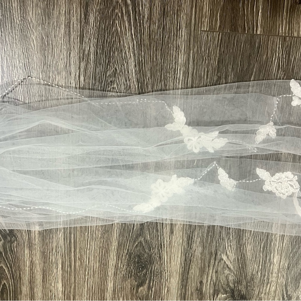 David’s Bridal Ella Lace and Beaded Veil